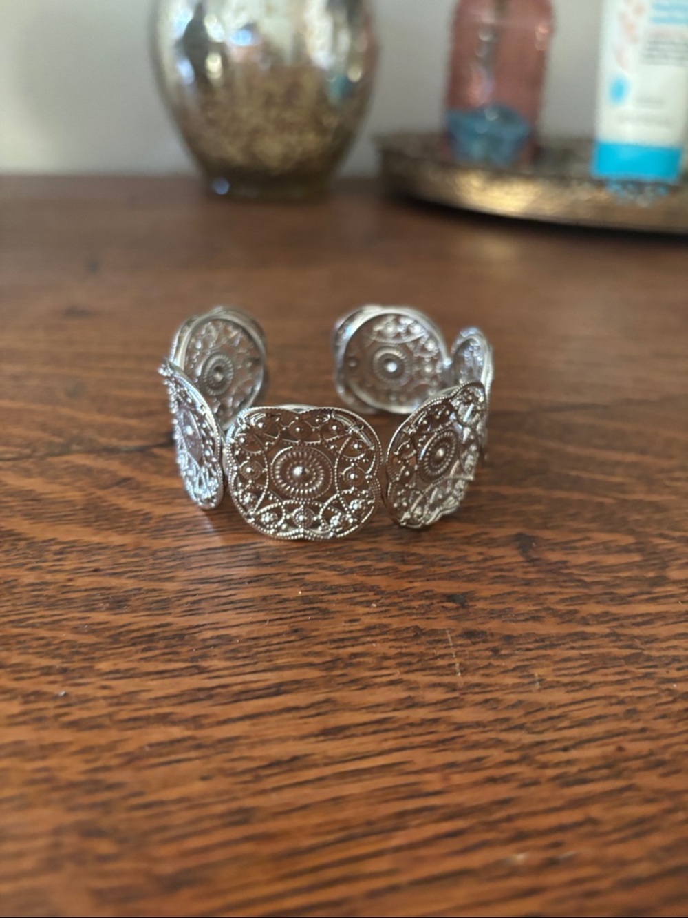 1 hr sale Vintage EUC beautiful Intricate sterling Silver Cuff Bracelet